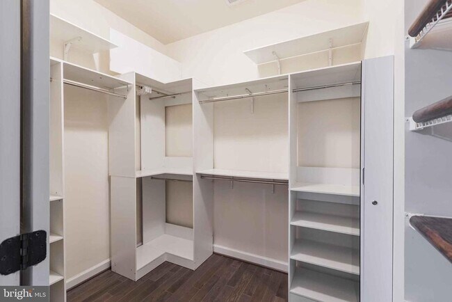 Building Photo - 9733 Braidwood Ter