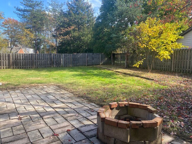 Building Photo - Spacious 4-Bedroom Property with In-Law Su...