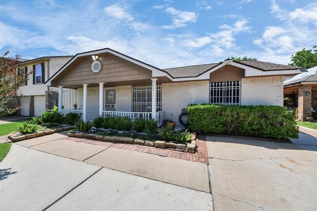 Building Photo - 12922 Grovemill Dr