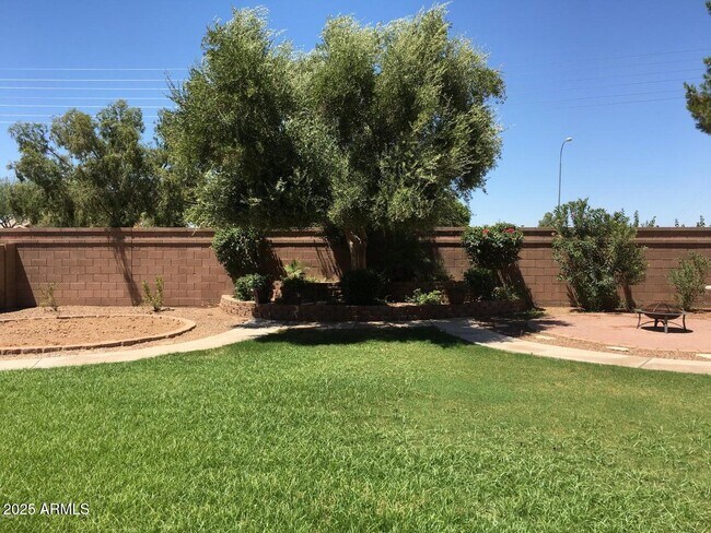 Building Photo - 200 W Flamingo Dr