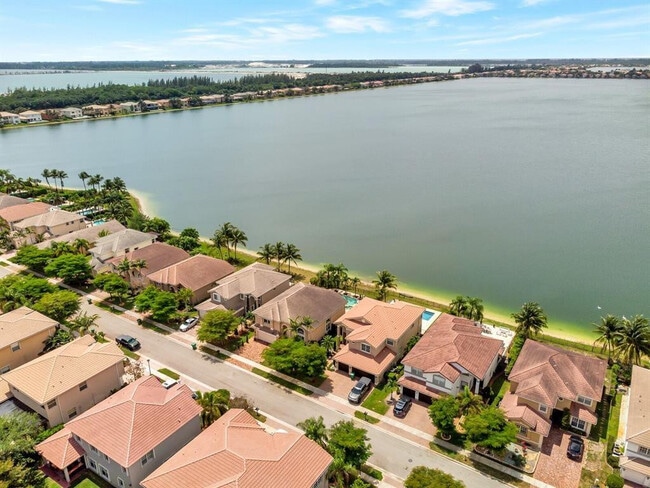 Building Photo - 5197 SW 183rd Ave