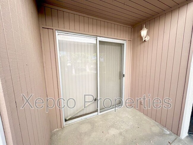 Building Photo - 420 N Villa Ct