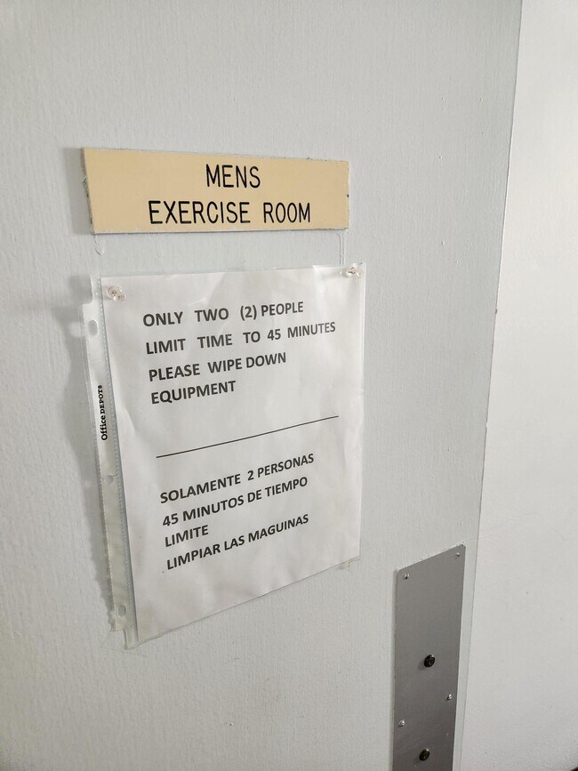 Building Photo - 600 Village Green Ct