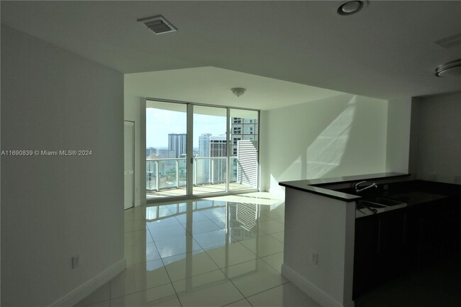 Building Photo - 300 S Biscayne Blvd