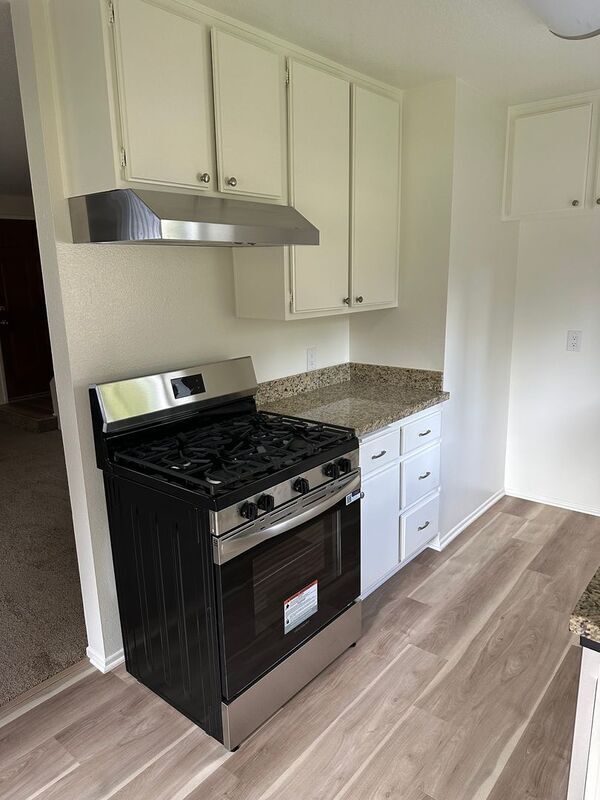 Building Photo - 2323 Del Mar Rd