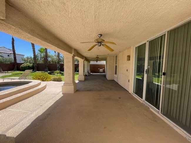 Building Photo - FANTASTIC SPACIOUS HOME LOCATED IN GATED C...