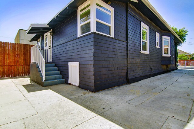 Building Photo - Remodeled 3 Bedroom Home