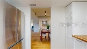 Building Photo - 1120 N Shore Dr NE