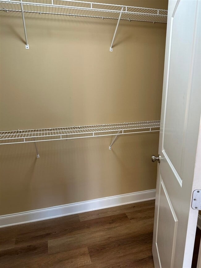 Building Photo - 226 Spg Crk Ave