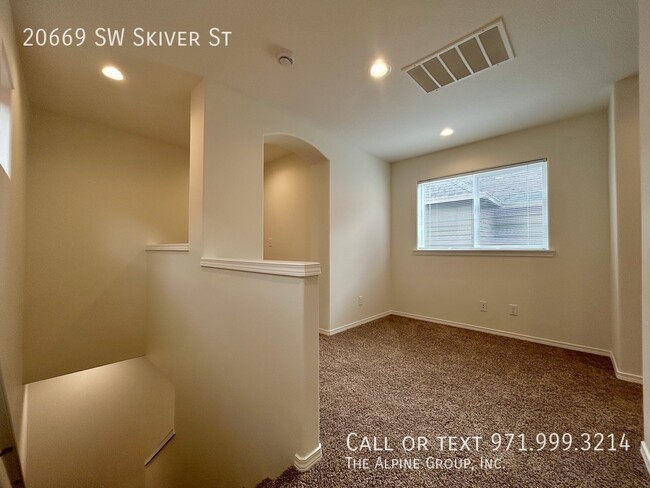 Building Photo - 20669 SW Skiver St