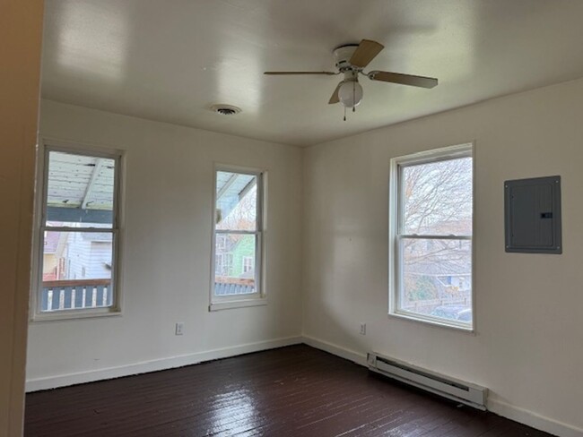 Building Photo - 1316 Alpine Ave NW