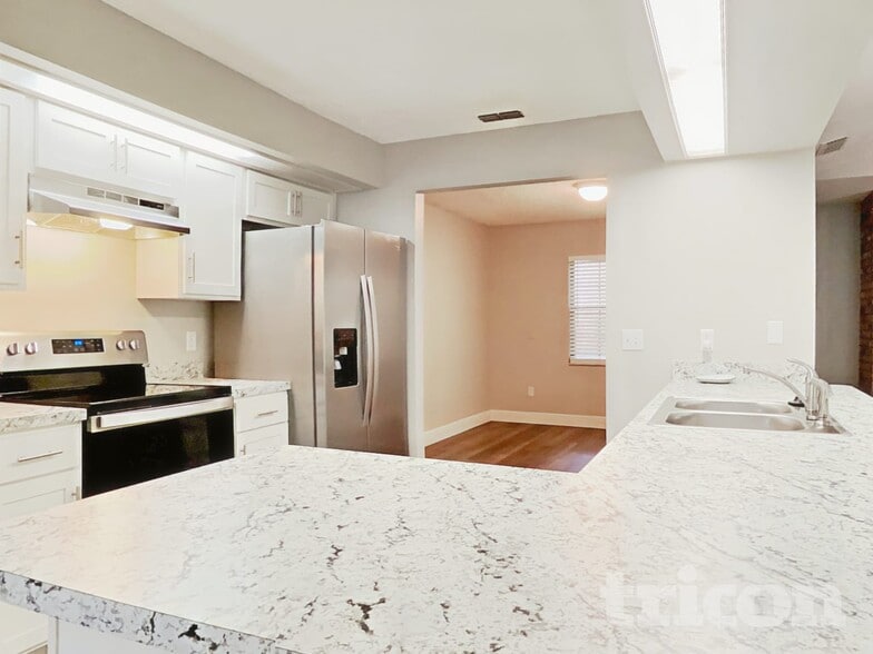 Building Photo - 1107 Lyric Dr