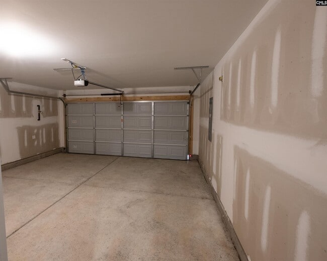 Building Photo - 572 Whippoorwill Dr