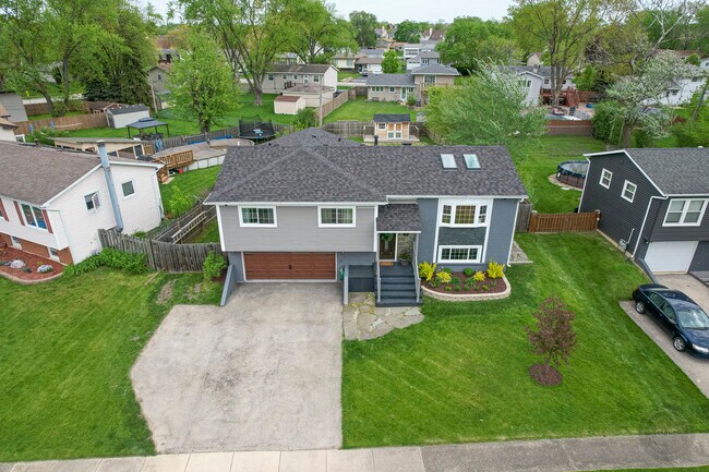 Building Photo - 7215 Larchwood Ln