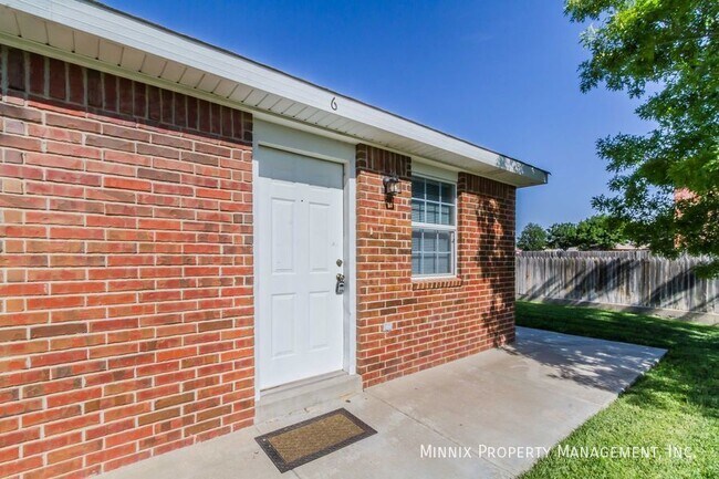 Building Photo - 2807 Mable Dr