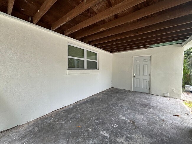 Building Photo - 579/581 WOOD AVE