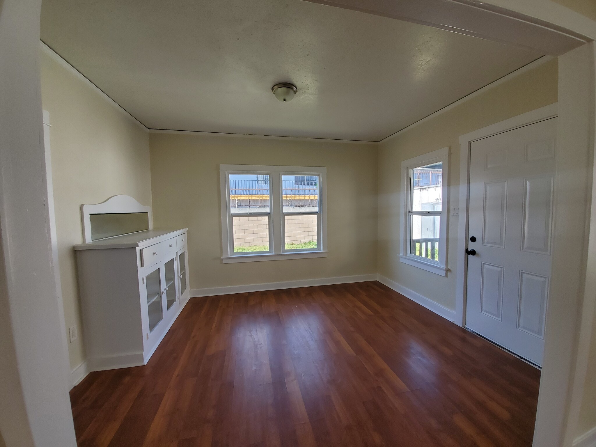 Building Photo - 522 W Florence Ave