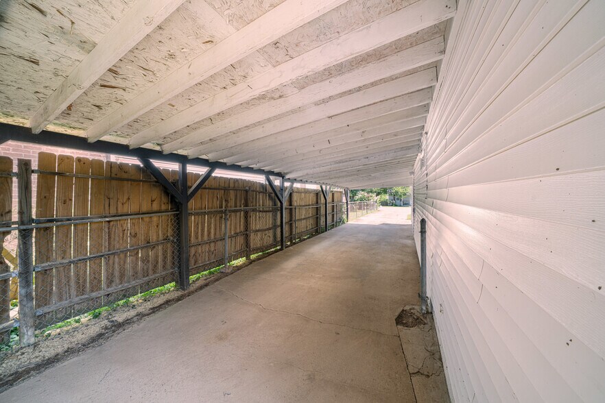 Building Photo - 212 McArthur Dr