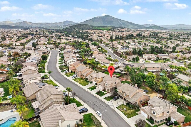 Building Photo - Inviting 4-Bed, 3-Bath Home In Sunny Winchester!