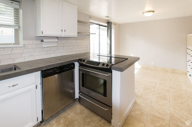 Building Photo - Beautiful Townhome in Excellent Holladay Location!