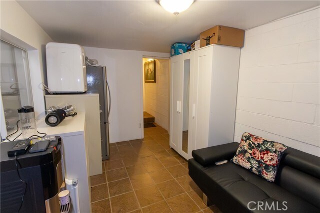 Building Photo - 9551 Vía Ricardo