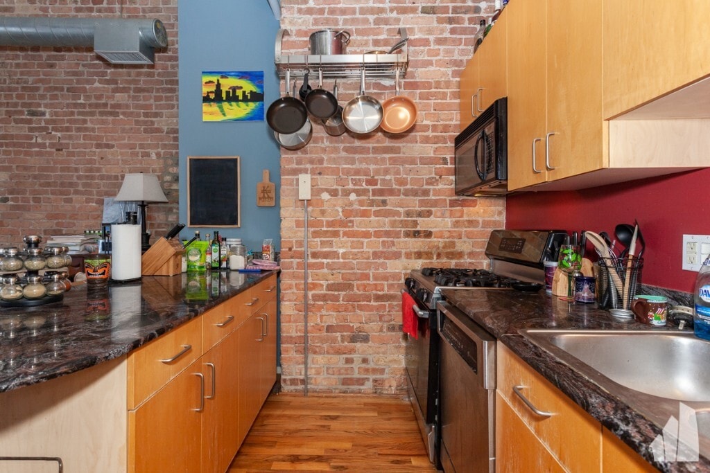 Building Photo - 420 S Clinton St