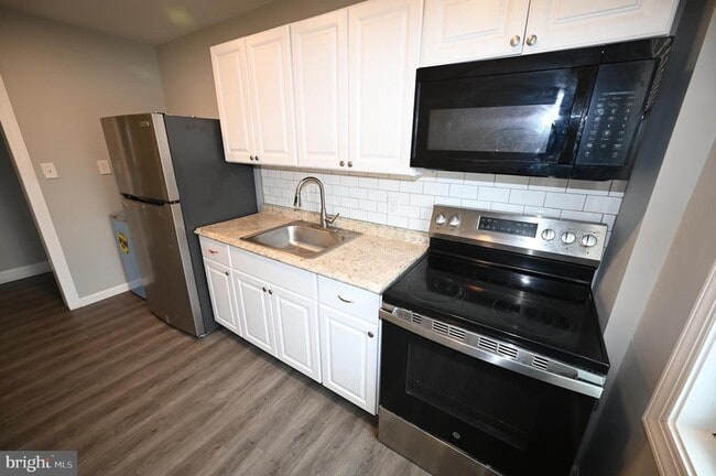 Building Photo - 2952 Sollers Point Rd