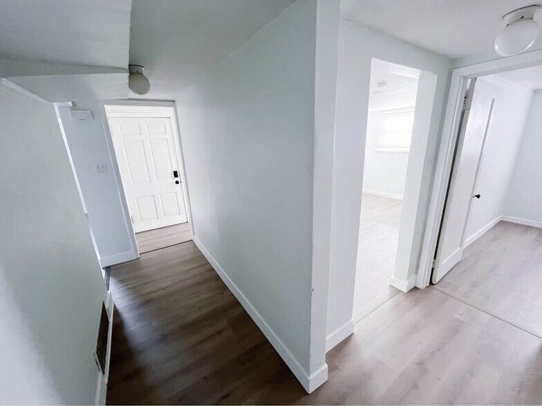 Building Photo - 971 E 300 S