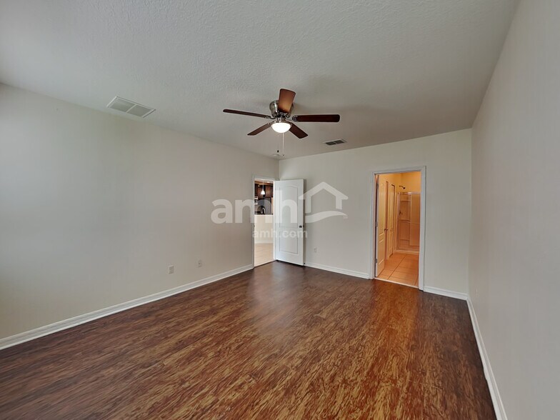 Building Photo - 152 Prairie Falcon Dr