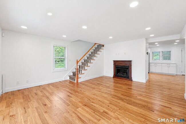 Building Photo - 47 Middle River Rd