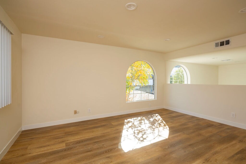 Building Photo - 1338 Yale St