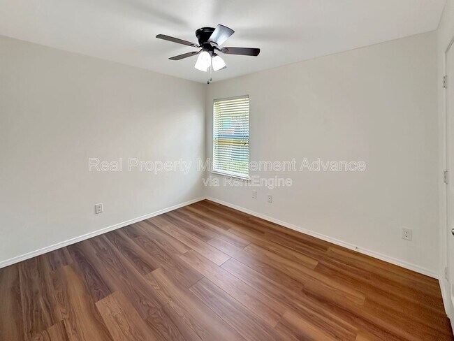 Building Photo - 1305 Savannah Ridge Dr