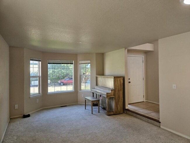 Building Photo - 3653 Sunflower Cir