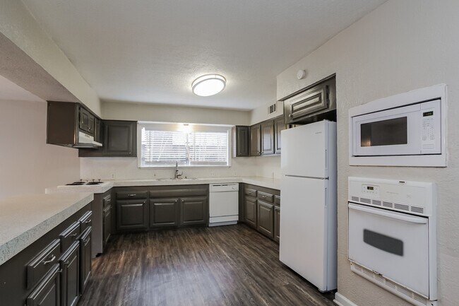 Building Photo - 17803 S Cypress Villas Dr