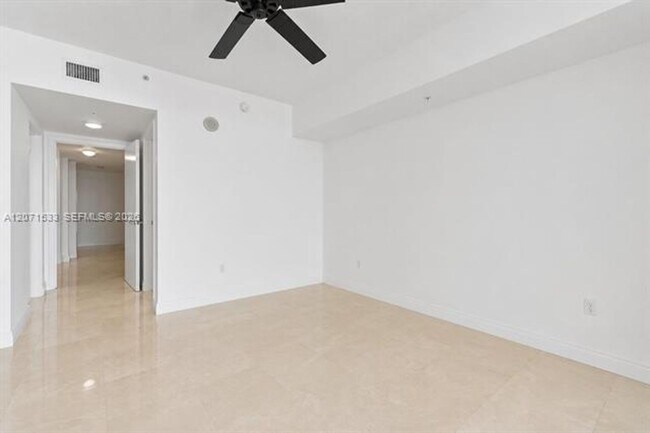 Building Photo - 16699 Collins Ave