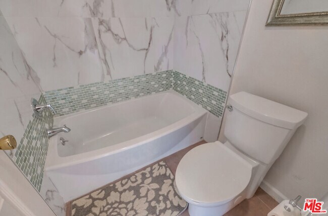 Building Photo - 2308 Schader Dr