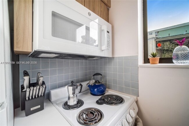 Building Photo - 13654 NE 20th Pl