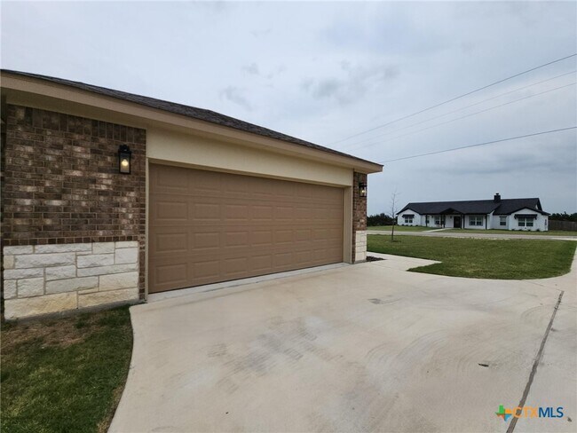 Building Photo - 213 Cammie Dr