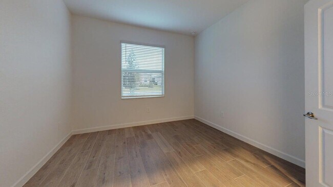 Building Photo - 7949 Lakes Edge Ln