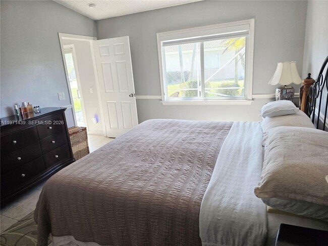 Building Photo - 11688 SW 17th Ct