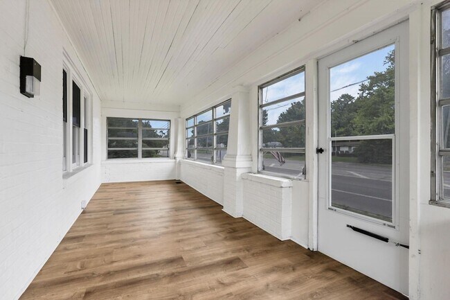 Building Photo - 2365 Stelzer Rd