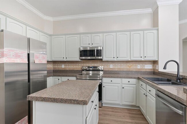 Building Photo - 8643 Carillion Pl