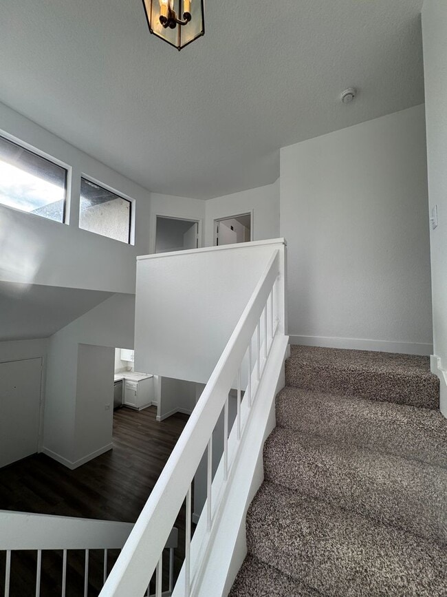 Building Photo - Condo with Amazing Lake View!