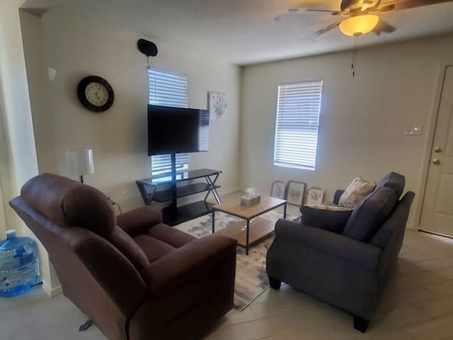 Building Photo - Minimum of 90 days OR 1 Year Lease