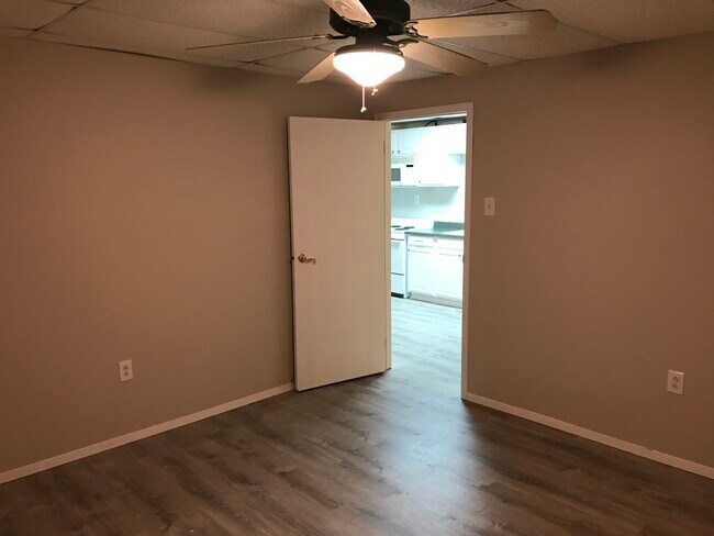 Bedroom 2 Ceiling Fan - 351 Chicago Rd