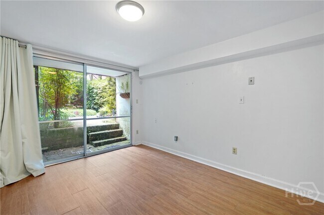 Building Photo - 207 E Charlton St