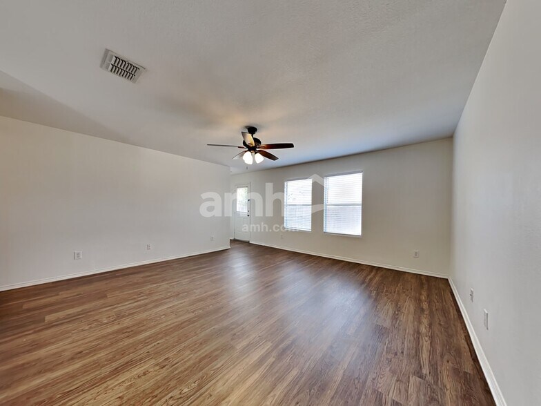 Building Photo - 5533 Parkview Hills Ln