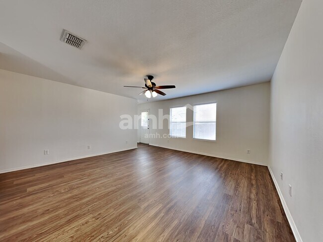 Building Photo - 5533 Parkview Hills Ln