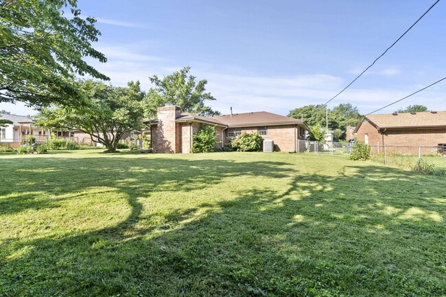 Building Photo - 521 Bryanwood Pkwy