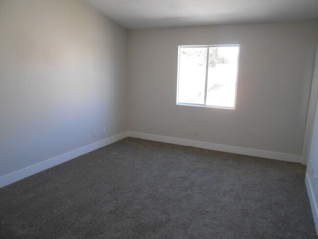 Building Photo - 571 Grape Dr